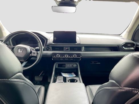 Used 2025 Honda Pilot Touring image 24