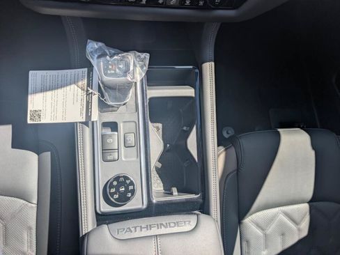 New 2026 Nissan Pathfinder Platinum AWD/4WD image 39