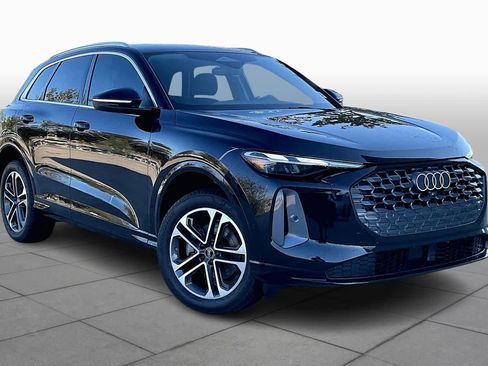 Certified 2025 Audi Q5 Premium w/ Convenience Package image 2