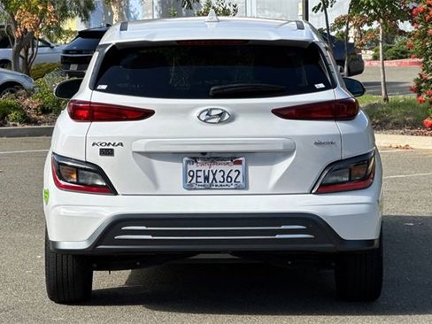 Used 2023 Hyundai Kona SE image 5