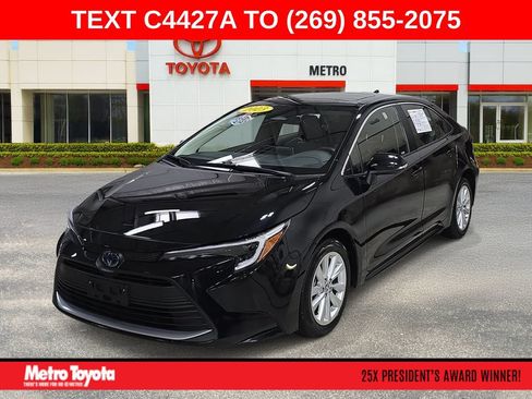Used 2023 Toyota Corolla XLE FWD image 1