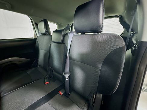 Used 2011 Mitsubishi Outlander SE FWD image 22