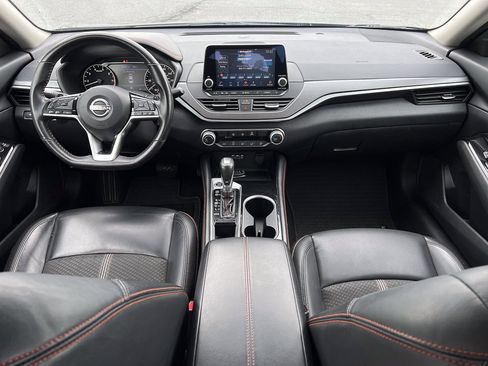 Used 2024 Nissan Altima 2.5 SR FWD image 28