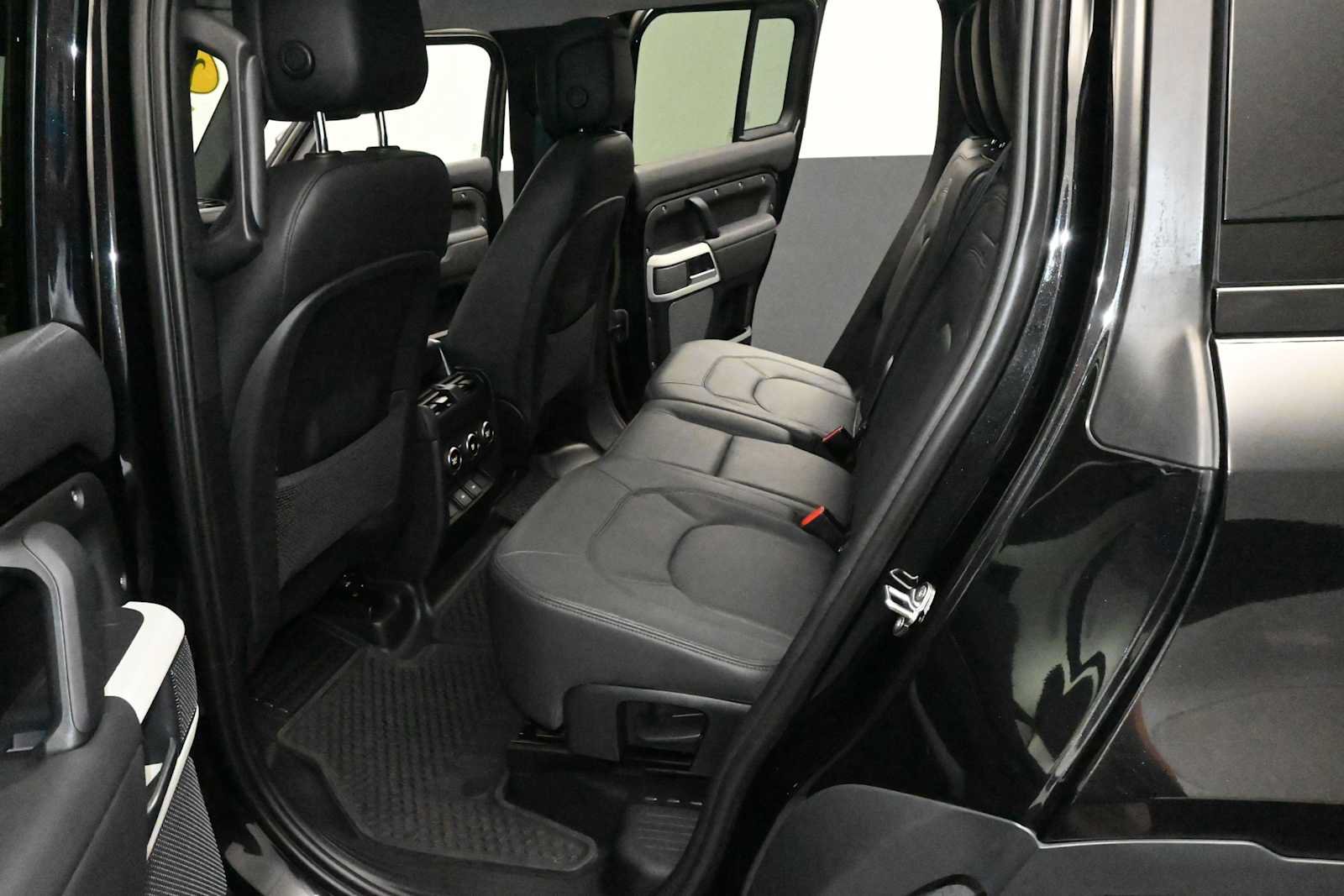 Used 2023 Land Rover Defender 110 SE AWD/4WD image 12