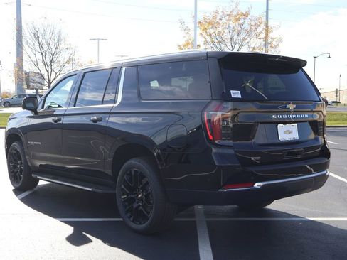 New 2026 Chevrolet Suburban LS image 5