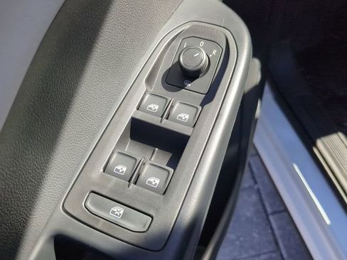 New 2026 Volkswagen Taos SE image 17