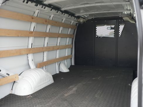 Used 2023 GMC Savana 2500 w/ Driver Convenience Package image 8