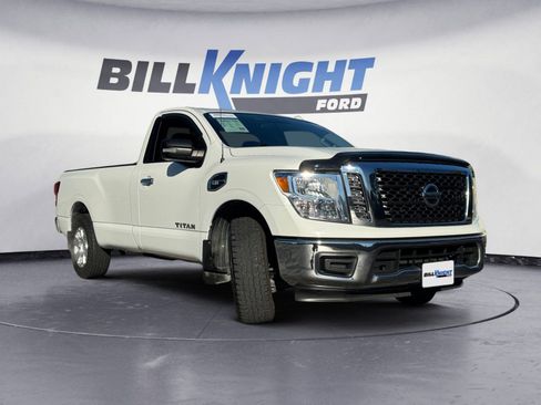 Used 2017 Nissan Titan SV image 7