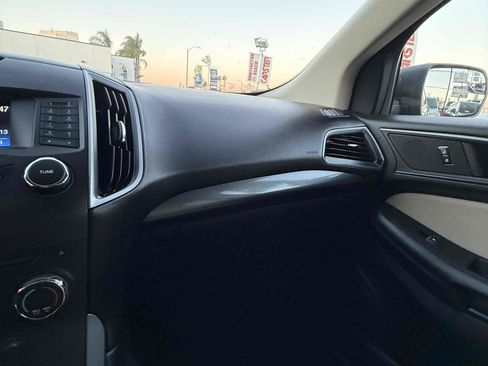 Used 2016 Ford Edge SE image 53