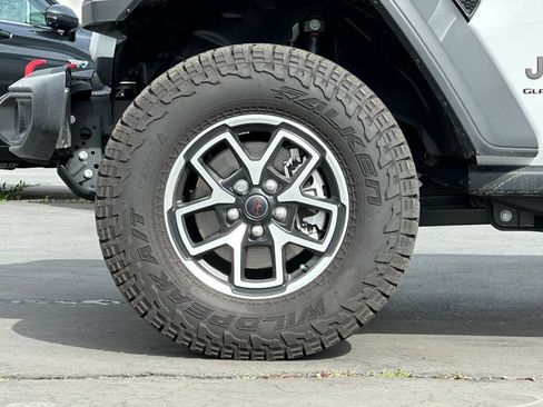 Used 2025 Jeep Gladiator Rubicon AWD/4WD image 25