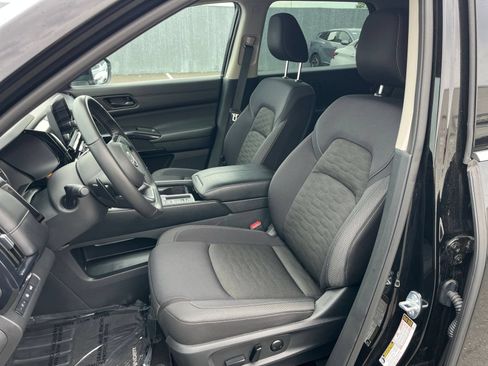 Used 2025 Nissan Pathfinder SV FWD image 39