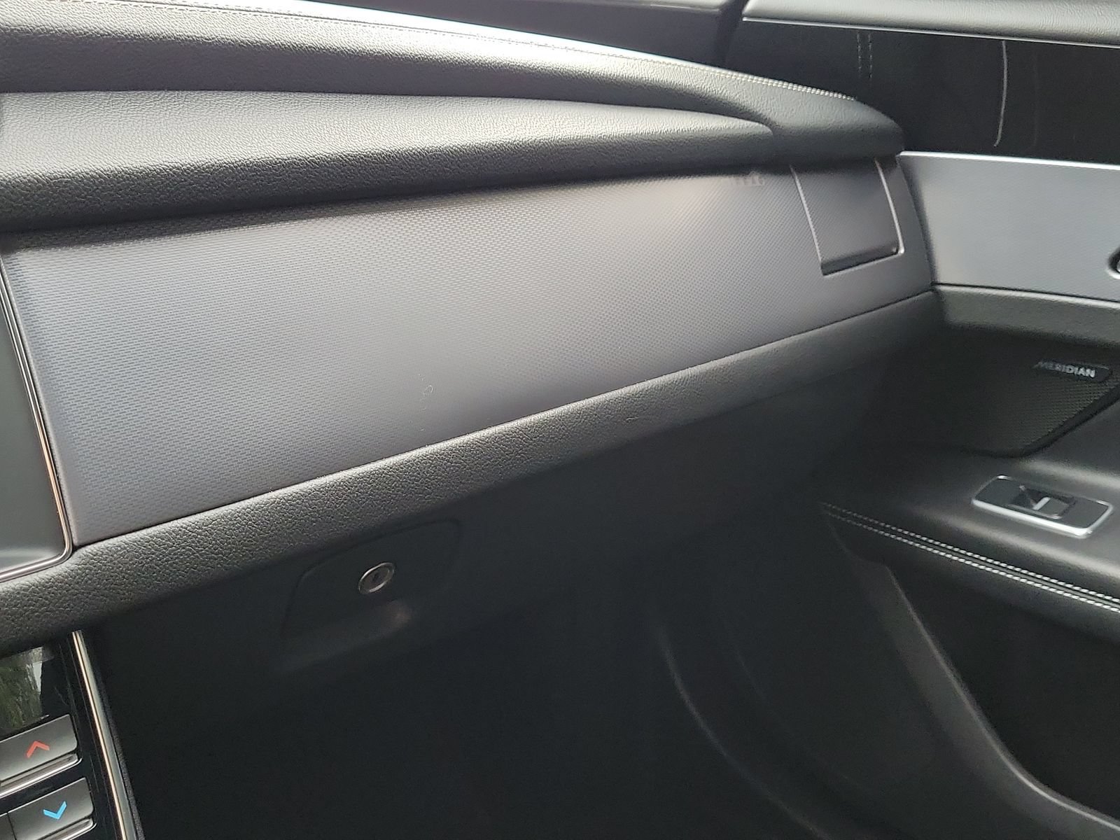 Used 2019 Jaguar XF R-Sport AWD/4WD image 28