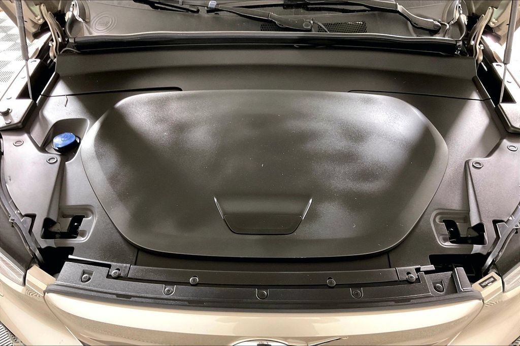 Used 2024 Volvo XC40 Recharge Ultimate w/ Protection Package Premier AWD/4WD image 9