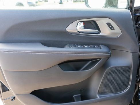 New 2026 Chrysler Pacifica Select image 13