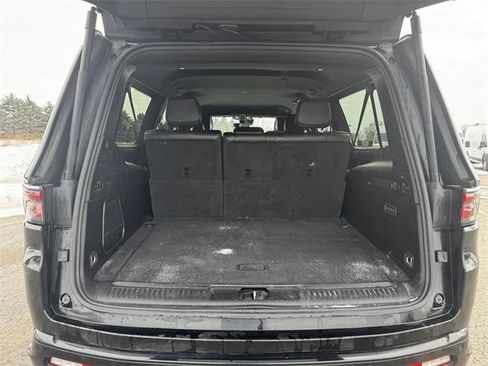 Used 2024 Jeep Wagoneer L Series II w/ Flexible Seating Group image 18