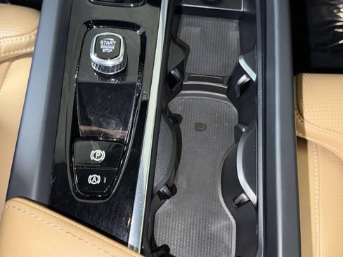 Used 2024 Volvo XC60 B5 Ultimate w/ Protection Package Premier AWD/4WD image 23