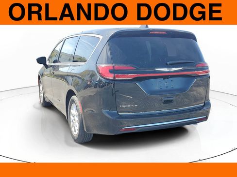 New 2026 Chrysler Pacifica Select image 4