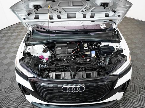 Used 2024 Audi Q4 e-tron Premium Plus image 4