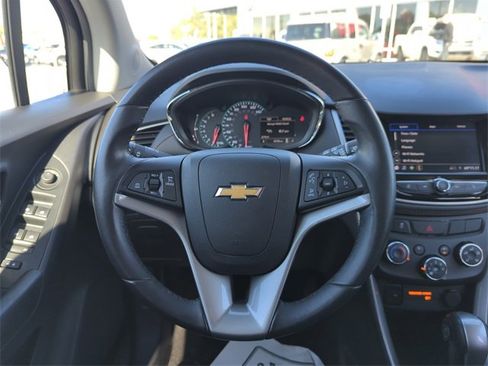 Used 2022 Chevrolet Trax LT w/ Sport Edition image 18