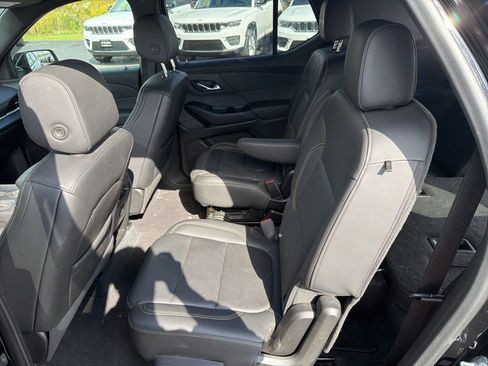 Used 2022 Chevrolet Traverse LT image 26