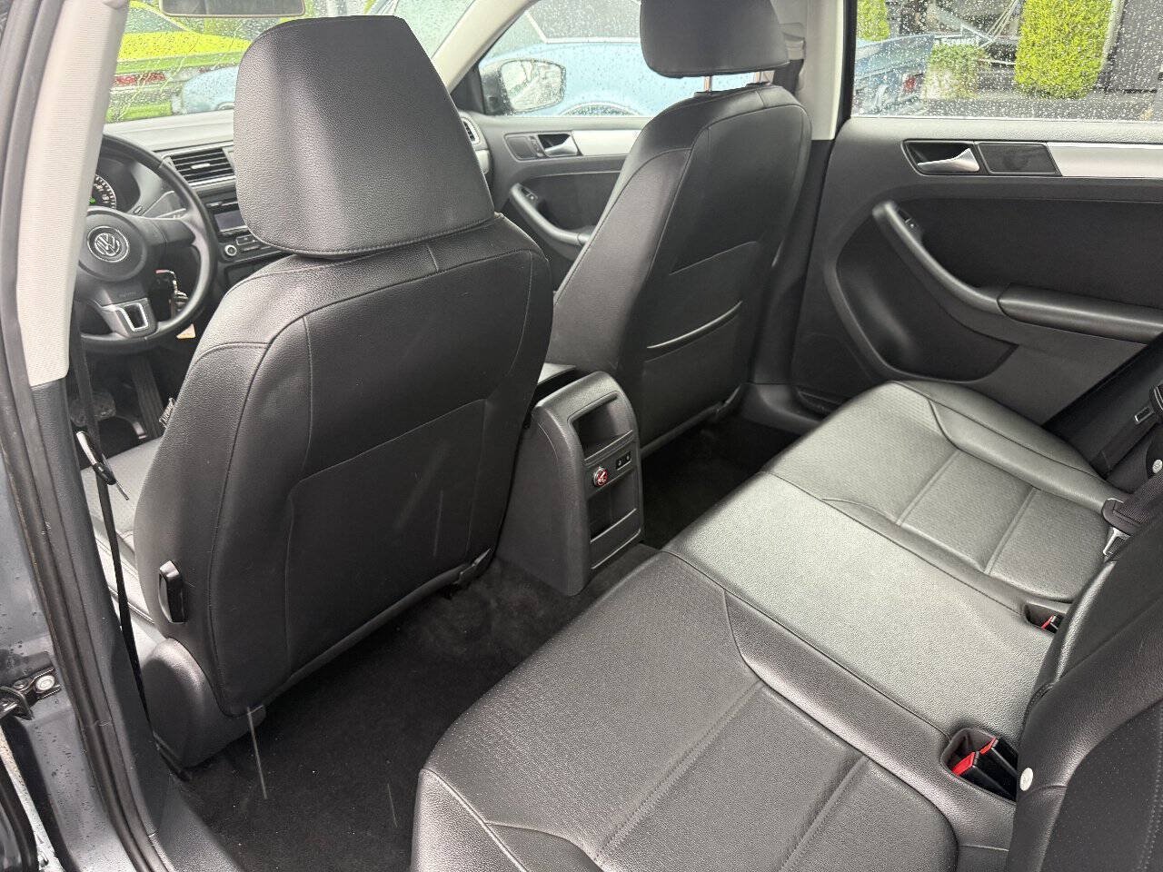 Used 2013 Volkswagen Jetta SE FWD image 16