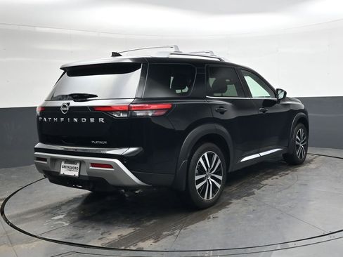 Used 2025 Nissan Pathfinder Platinum image 4