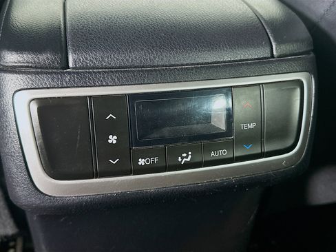 Used 2017 Toyota Highlander Limited image 27