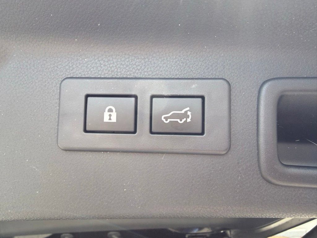 Used 2025 Subaru Forester Limited AWD/4WD image 31