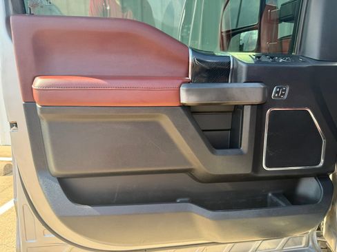 Used 2020 Ford F250 Platinum w/ FX4 Off-Road Package AWD/4WD image 21