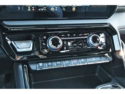 Used 2025 GMC Sierra 2500 AT4 image 21