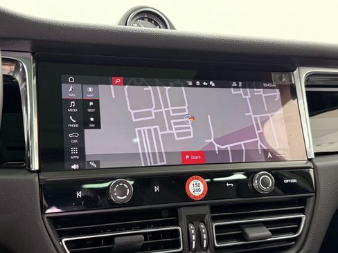 Certified 2026 Porsche Macan AWD/4WD image 38