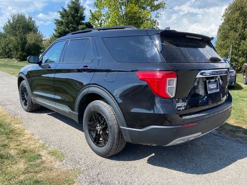 Used 2023 Ford Explorer XLT w/ Equipment Group 202A AWD/4WD image 3