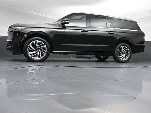 Certified 2025 Lincoln Navigator L Reserve AWD/4WD image 43