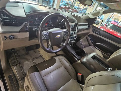 Used 2018 Chevrolet Suburban LT image 37
