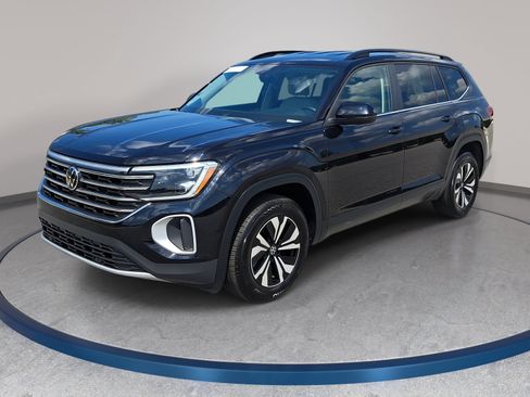 Certified 2025 Volkswagen Atlas SE FWD image 1