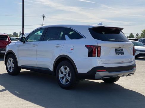 New 2026 Kia Sorento LX FWD image 5