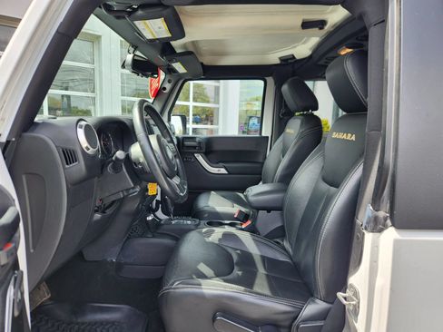 Used 2015 Jeep Wrangler Sahara w/ Dual Top Group AWD/4WD image 25