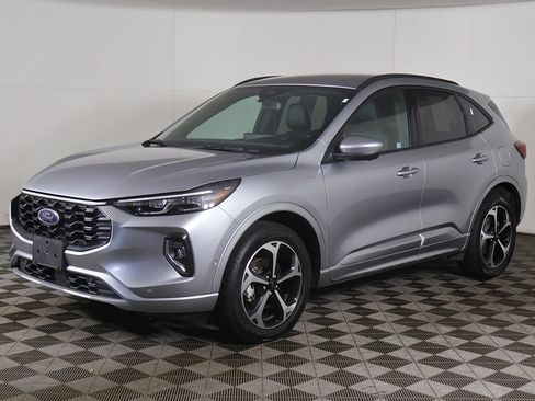 Used 2023 Ford Escape ST-Line Elite w/ Premium Technology Package AWD/4WD image 8