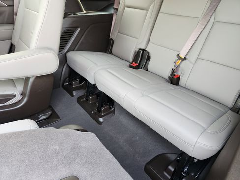 Used 2022 Chevrolet Tahoe Z71 w/ Z71 Off-Road Package image 14