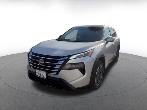 Used 2025 Nissan Rogue SV image 7