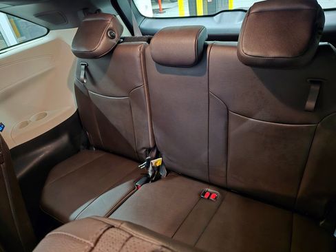 Used 2024 Toyota Sienna Platinum FWD image 36