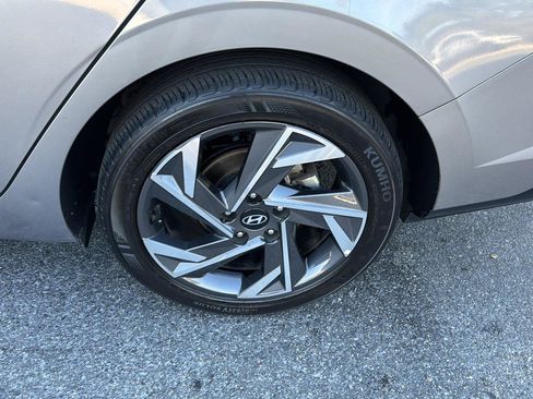 Used 2025 Hyundai Elantra SEL image 32