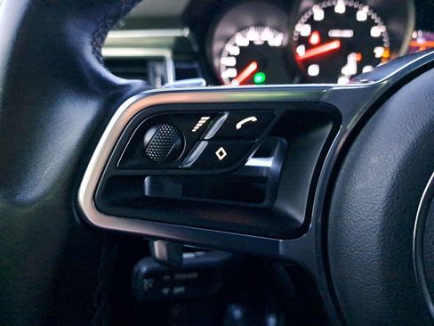 Used 2018 Porsche Macan image 31