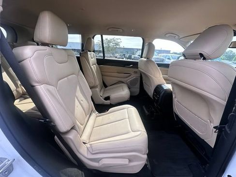 Used 2022 Jeep Grand Cherokee L Limited AWD/4WD image 30