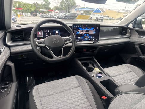 Certified 2025 Volkswagen Tiguan S AWD/4WD image 14