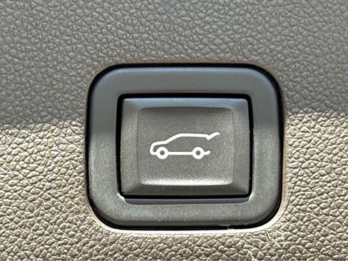 Used 2024 Chevrolet Tahoe LT image 22