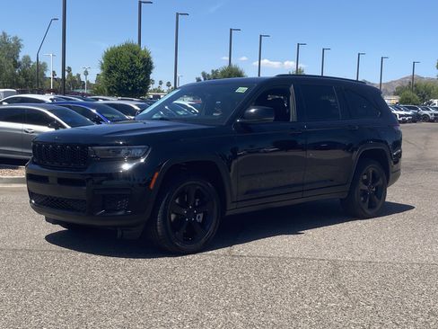 Used 2023 Jeep Grand Cherokee L Laredo AWD/4WD image 2