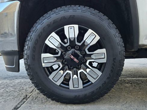 Used 2017 GMC Sierra 2500 SLT w/ Duramax Plus Package image 14