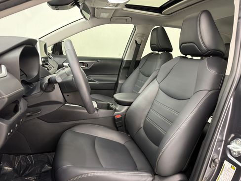 Used 2023 Toyota RAV4 XLE Premium FWD image 5