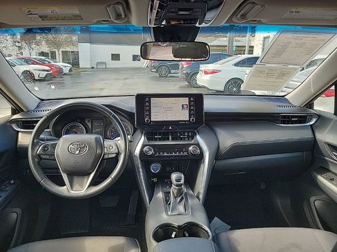 Used 2021 Toyota Venza LE image 14